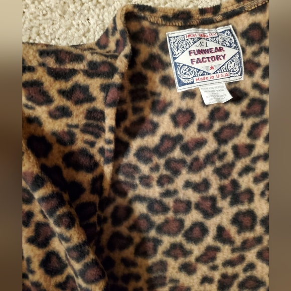 Funwear Factory Fleece Leopard Print Jacket, Size L - Picture 4 of 6